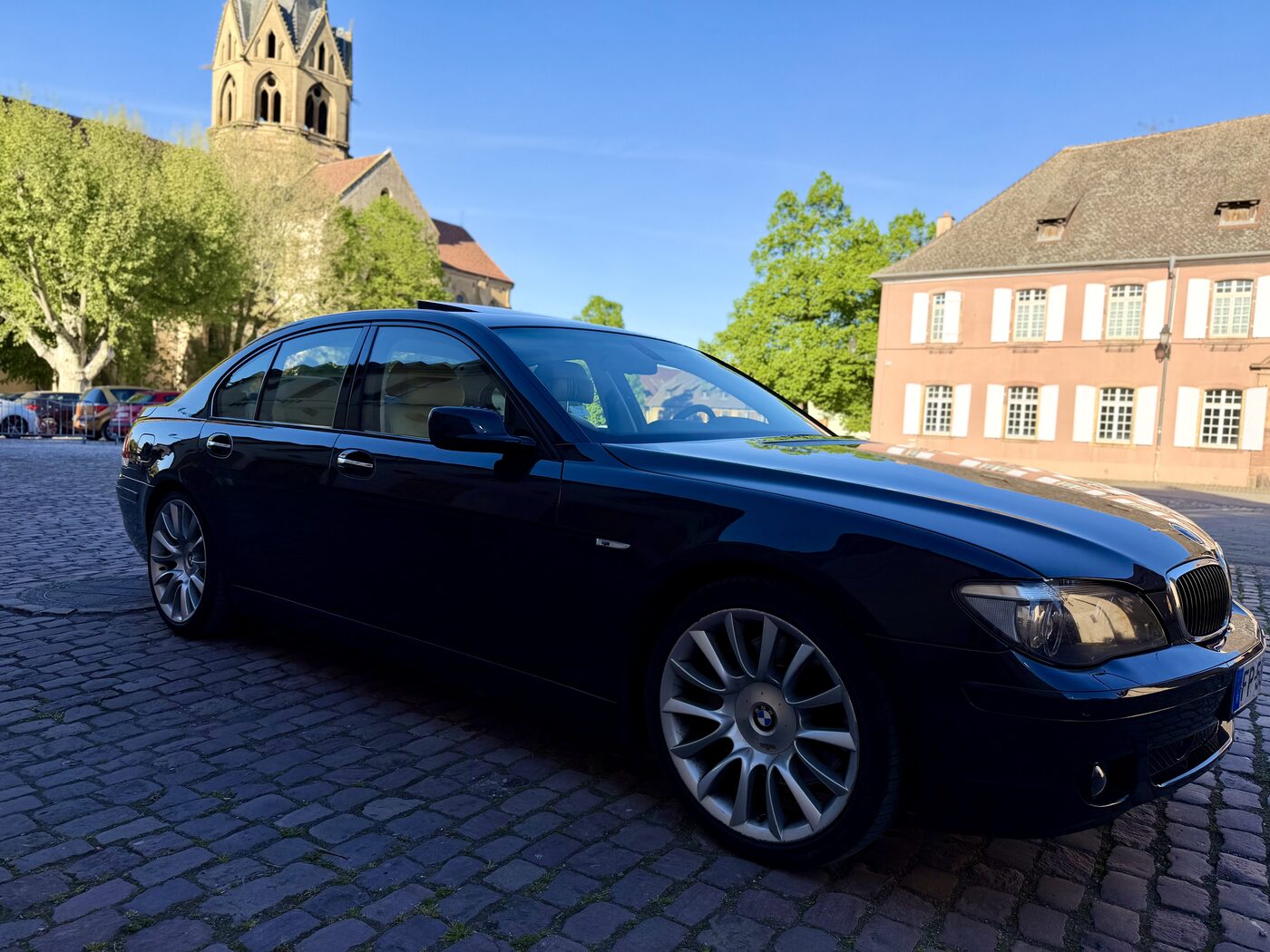 Profil complet de la BMW 760i E65 phase 2, jantes Individual à rayons