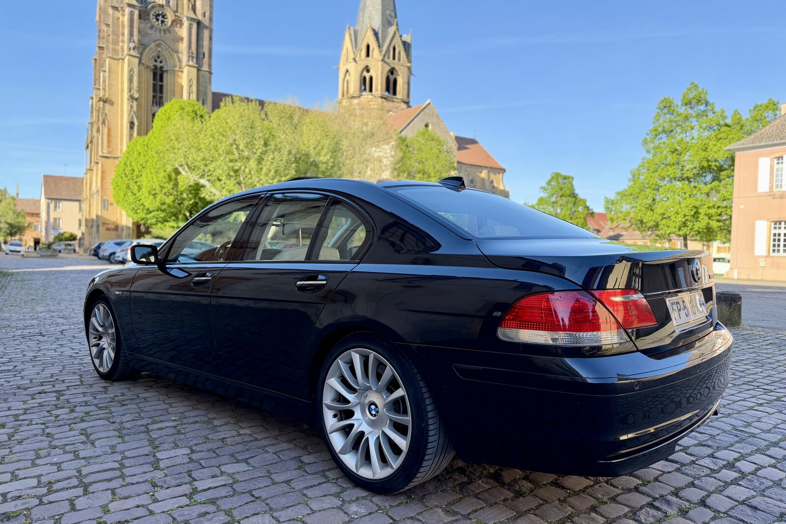 BMW 760i Individual de trois quarts arrière