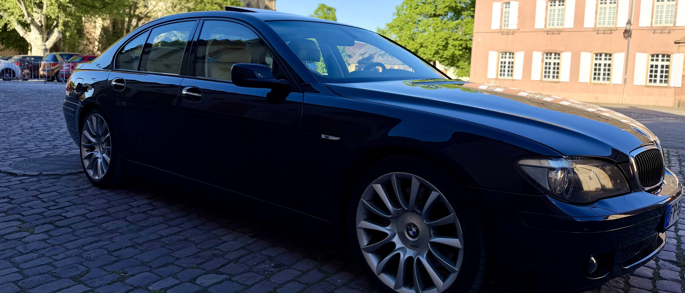 Profil complet de la BMW 760i Individual, jantes Individual à rayons