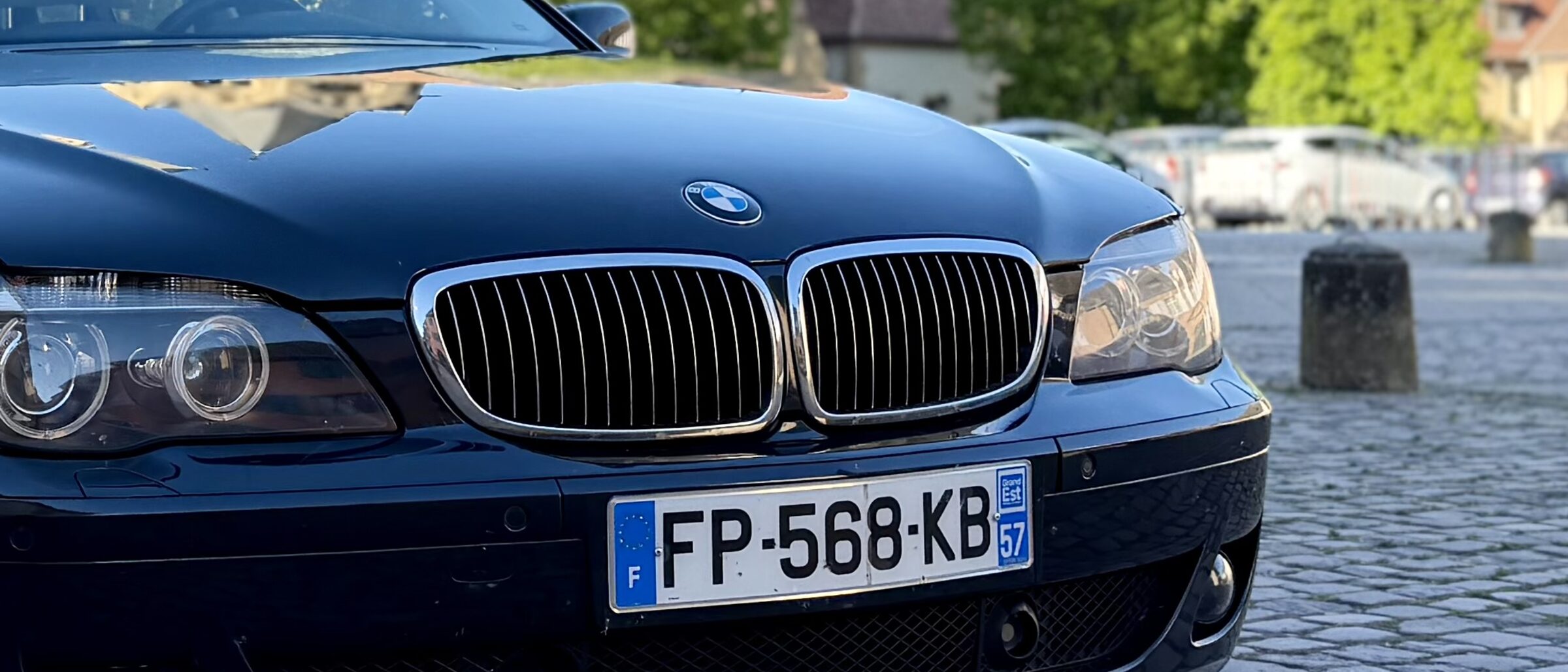 Calandre et optiques avant de la BMW 760i E65 phase 2