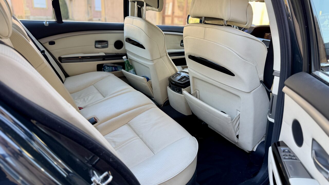 Places arrière de la BMW 760i, image d'appel de la vidéo arrière
